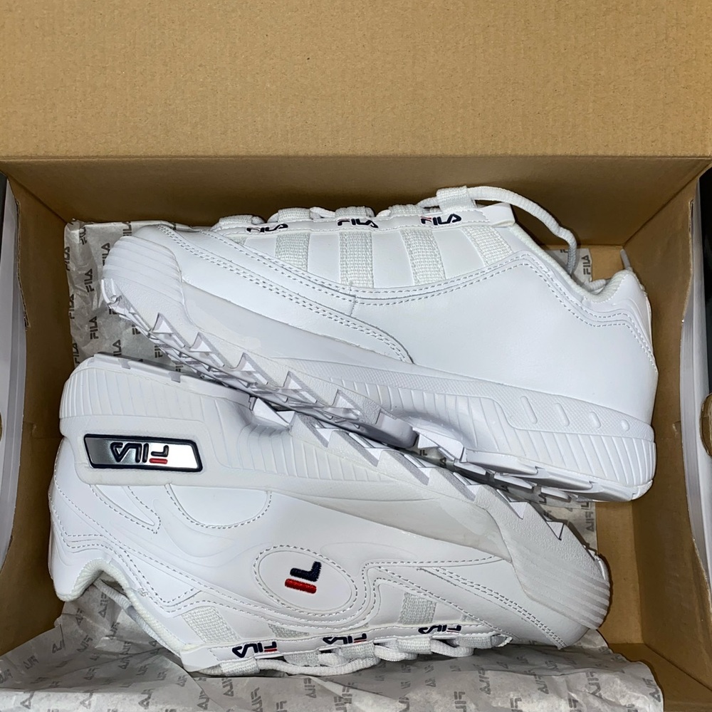 Women’s Fila D-Formation White Sneaker size 9 - Picture 2 of 7